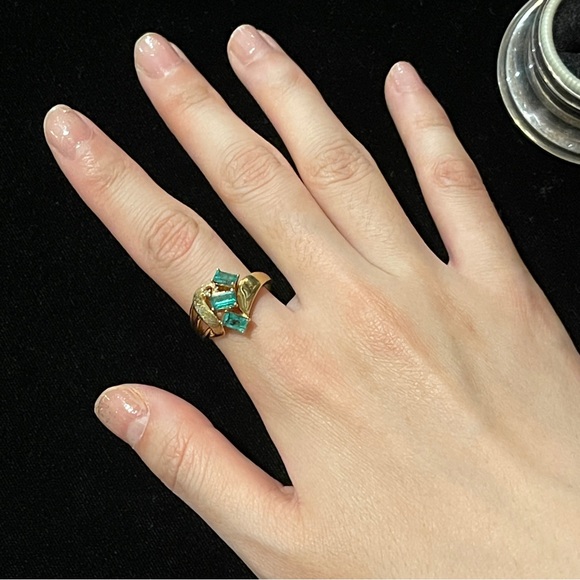 ✨Gorgeous 18K Solid Gold Ring with Emerald - Picture 3 of 4